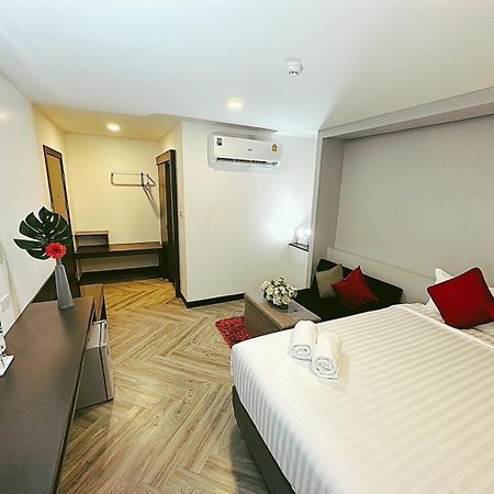 14 Sathorn Hotel No-Parking Bangkok Esterno foto