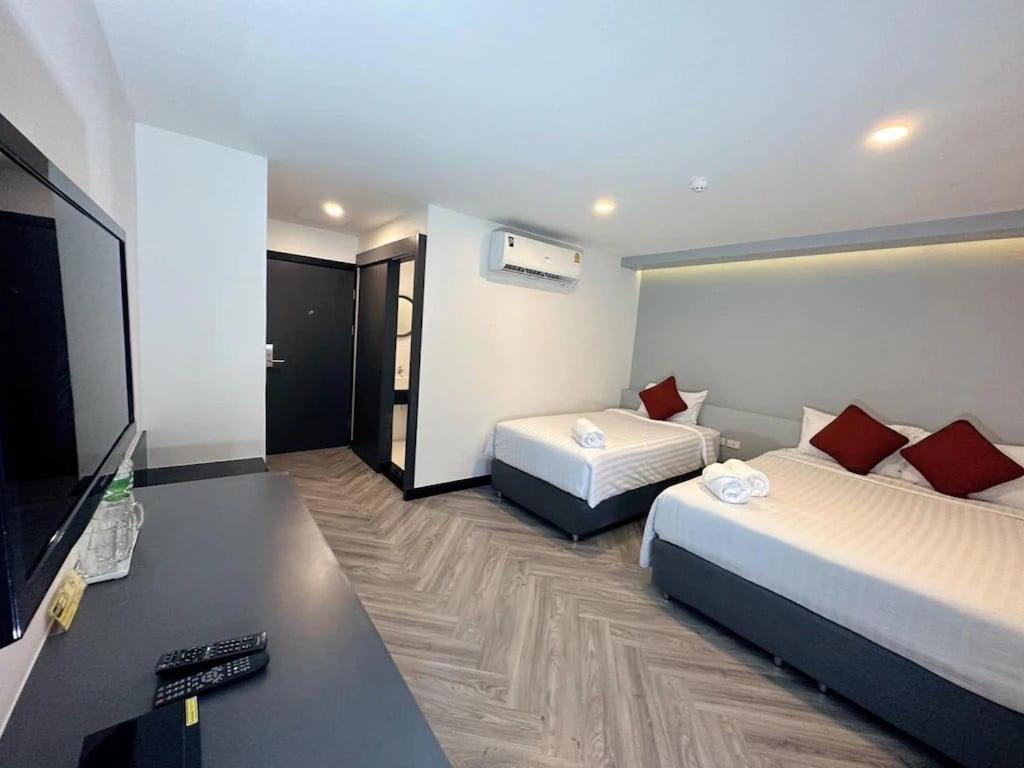 14 Sathorn Hotel No-Parking Bangkok Esterno foto