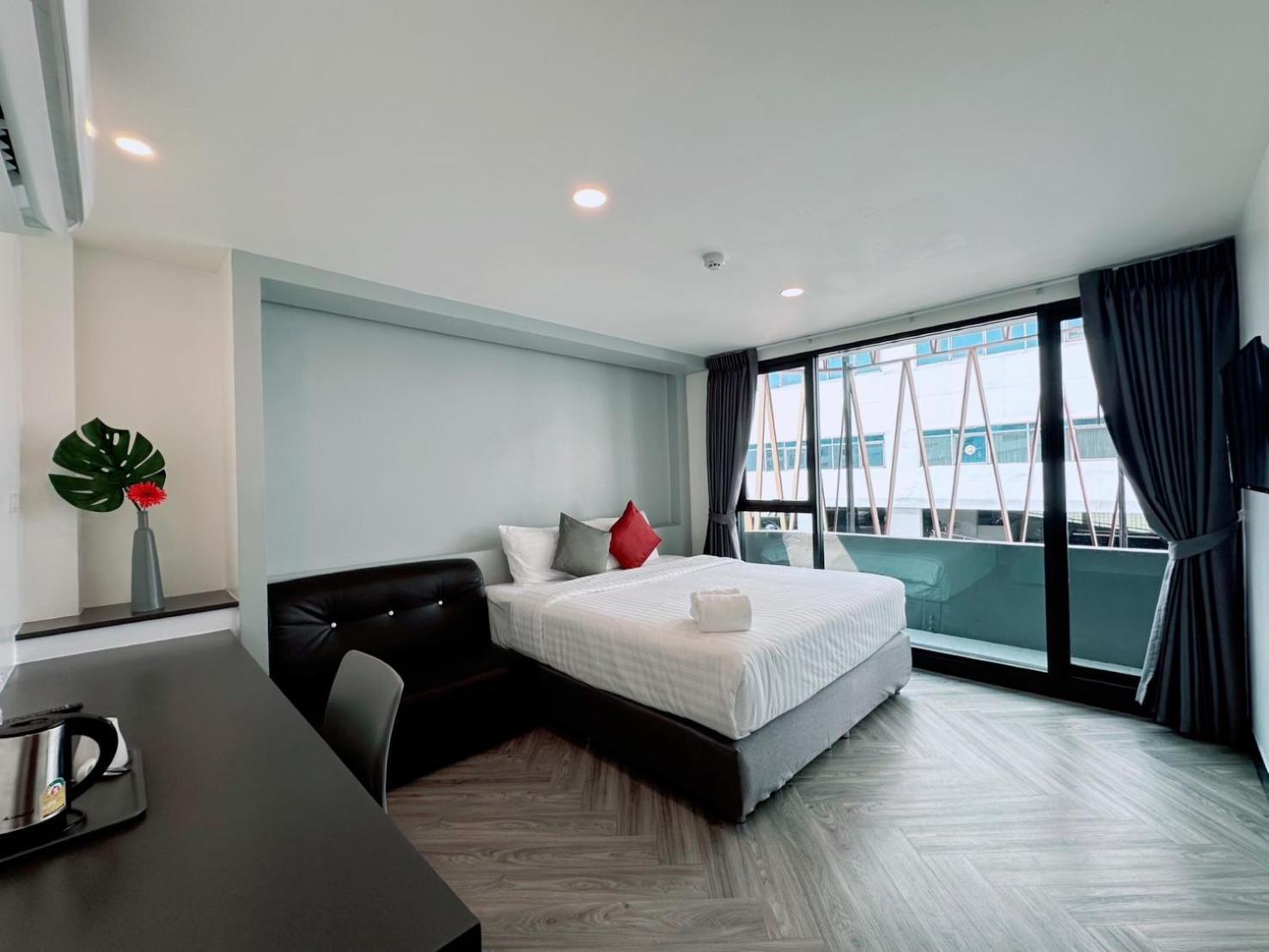 14 Sathorn Hotel No-Parking Bangkok Esterno foto
