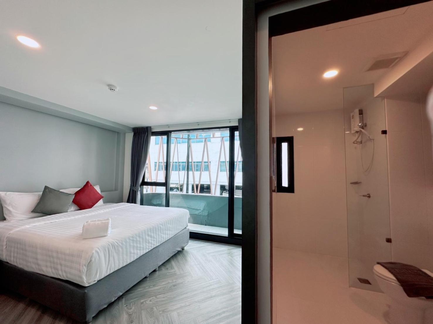 14 Sathorn Hotel No-Parking Bangkok Esterno foto