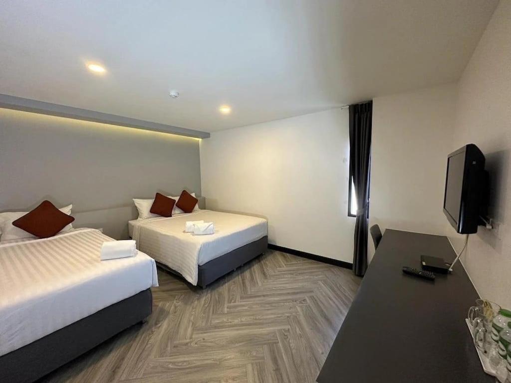 14 Sathorn Hotel No-Parking Bangkok Esterno foto