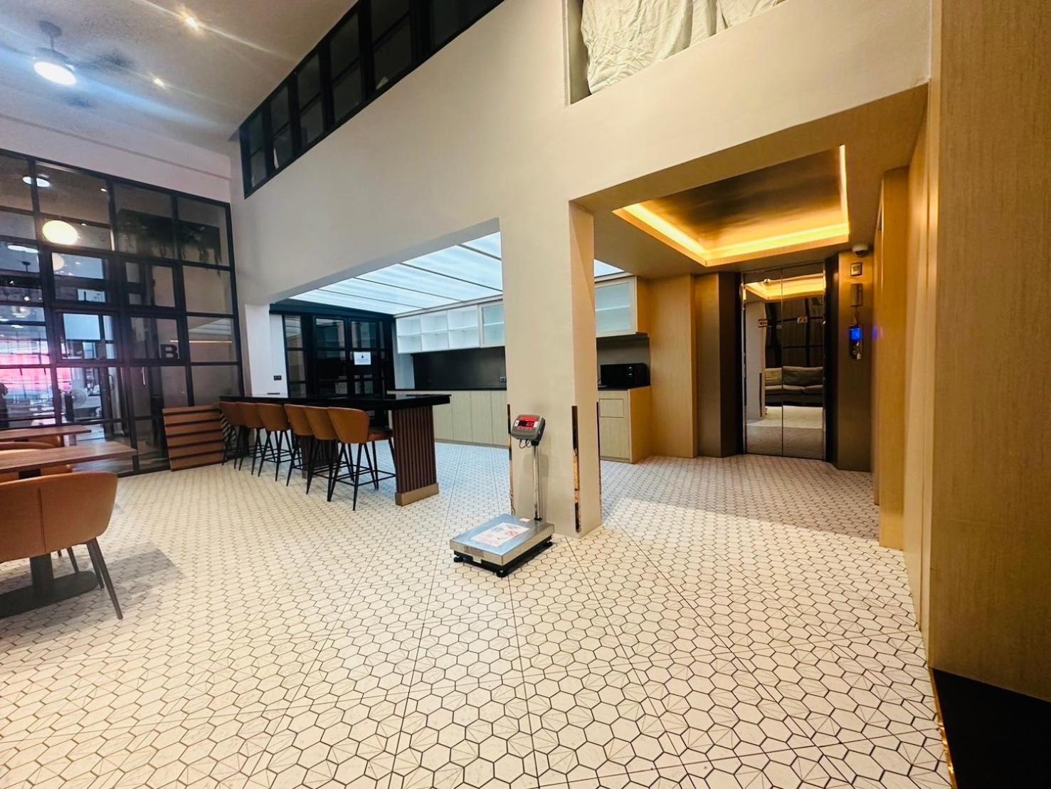 14 Sathorn Hotel No-Parking Bangkok Esterno foto