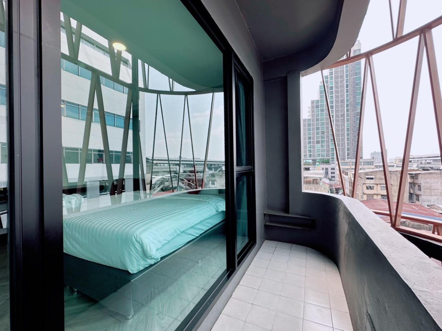 14 Sathorn Hotel No-Parking Bangkok Esterno foto
