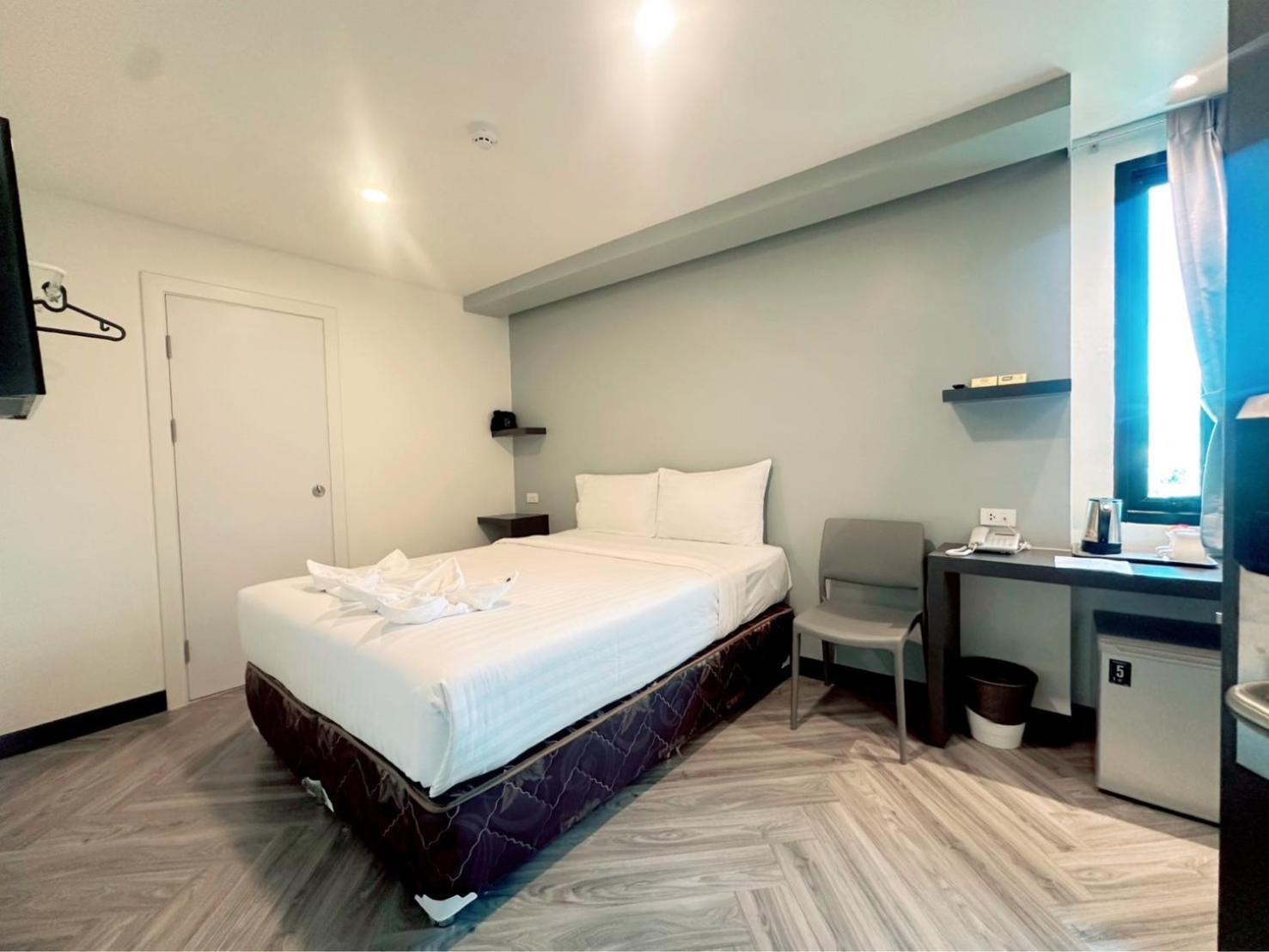 14 Sathorn Hotel No-Parking Bangkok Esterno foto