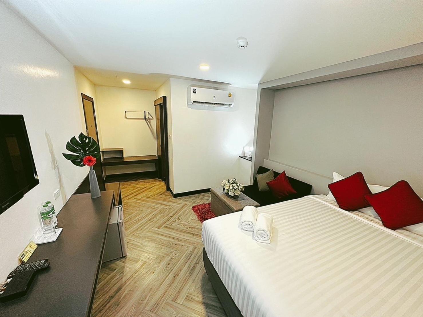 14 Sathorn Hotel No-Parking Bangkok Esterno foto
